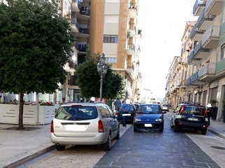 Trani, auto in libertà in via San Giorgio: questa volta fioccano le multe
