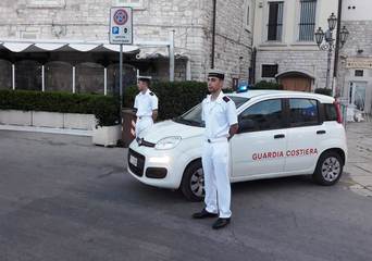 AGGIORNATO. Trani, Polizia locale e Guardia costiera sorveglieranno anche il litorale: multe pesanti in arrivo per gli sporcaccioni