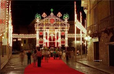 Festa patronale a Trani, torna la “macchina” che ospitava l’effigie di san Nicola il pellegrino