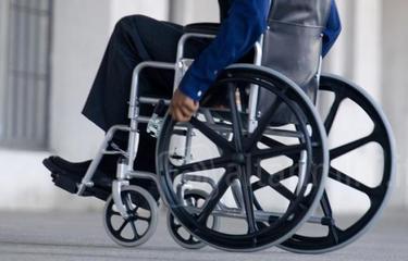 AGGIORNATO. Maturità 2019, al «Moro» di Trani ascensore rotto: disabile trasportato di peso al secondo piano. Il preside: «Riparato tempestivamente, ma avremmo trasferito tutti giù»