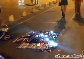 Porto di Trani, a spasso fra i coltelli: fra le bancarelle abusive, ne spunta una di armi bianche