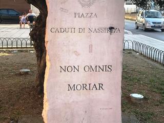 Piazza Nassiriya, ripulito dalle scritte il cippo commemorativo. A breve le altre bonifiche previste dal Comune di Trani