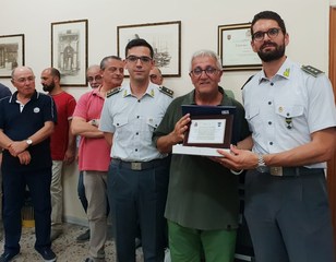 Corrado Di Terlizzi, colonna della caserma di Trani, da oggi è un finanziere in pensione. La festa del congedo dopo 40 anni di servizio