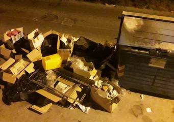 Rifiuti ingombranti, Amiu non si arrende all'inciviltà di Trani e rilancia il ritiro gratuito: «Veniamo a prenderli gratis a casa vostra, ma almeno collaborate»