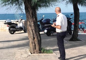 Trani, weekend di multe «a motore». Ma le alternative per parcheggiare le due ruote sono poche