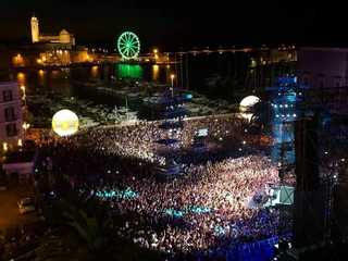 Battiti live  a Trani, sfiorati i 10mila spettatori. Irama, Nek e Turci in evidenza ma è Ponte che infiamma piazza Quercia. Nessun incidente