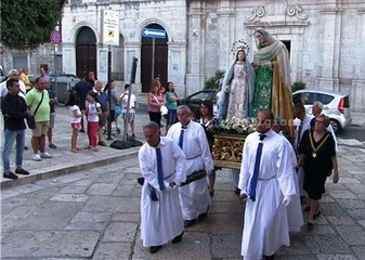 Trani in festa con una Sant'Anna più splendente che mai: le prime immagini della statua restaurata