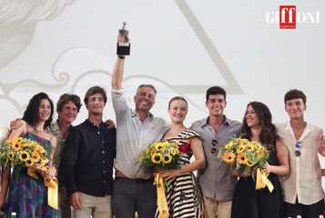 Dopo Giffoni, la Compagnia del Cigno premiata domenica prossima a Trani nella finale del Giullare. E Cotroneo annuncia: «La seconda serie ci sarà»