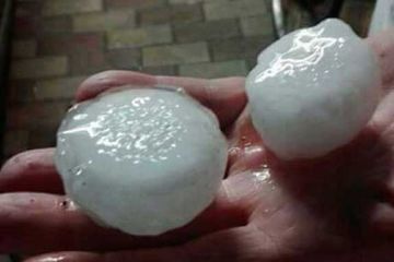 Eternit a Trani, il nuovo pericolo si chiama grandine. Carrabba: «Il peso dei chicchi danneggia i tetti e l'amianto si disperde. Si rimuovano»