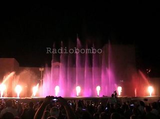 FOTO e VIDEO. Termina la Settimana medievale e, a Trani, torna a «zampillare» la festa: oggi la chiusura, con il bis delle fontane danzanti