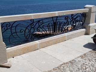 Villa comunale di Trani, ricollocate le prime ringhiere dell'affaccio sul mare nei pressi del monumento ai Caduti