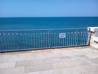 Manutenzione straordinaria delle ringhiere sul mare, ieri l'inizio dei lavori affidati alla società Corime