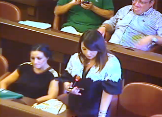 Consiglio comunale, sugli assegnatari extracomunitari di via Grecia Merra si traveste da Salvini: «Prima i tranesi». Zitoli: «Anche loro lo sono»