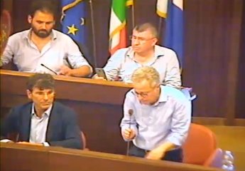 Consiglio comunale di Trani, ratificate le variazioni di bilancio della giunta e ritirato il provvedimento sul cimitero