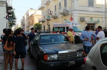 Trani, carambola fra le vie Umberto e Regina Elena: tre auto coinvolte ed un ferito