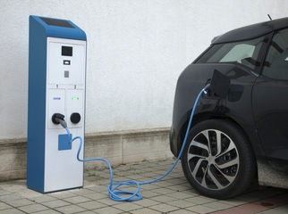 Più auto elettriche a Trani? Possibile con gli incentivi regionali sui punti ricarica. Ecco chi ne ha diritto