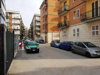 Trani, sgomberata e bonificata abitazione al limite della decenza: arrestata una donna, affidati ai servizi sociali i figli ed a quello veterinario cinque cani