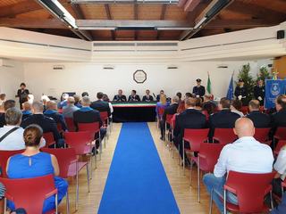 Polizia penitenziaria in biblioteca, fra festa e numeri: a Trani cento uomini in meno, ma tanti risultati in più