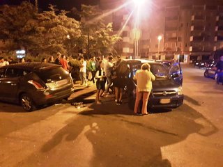 Trani, impatto nella notte in piazza Albanese: quattro feriti non gravi, auto distrutte