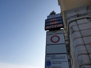 Trani, da oggi porto aperto alle auto nei giorni feriali: fino a fine ottobre, Ztl attiva solo nei festivi e prefestivi