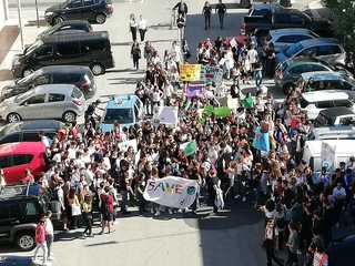 «Non c'è un pianeta di serie B»: ieri tanti studenti di Trani alla mobilitazione sull'ambiente