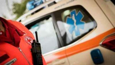 Incidente sul lavoro, si sgancia un cassonetto sulla mano di un operatore di Amiu: amputata una falange