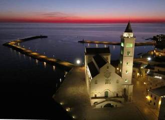 La cattedrale di Trani risplende dall'alto: le pregevoli immagini di Ippolito Vania, fra arte e rispetto delle regole