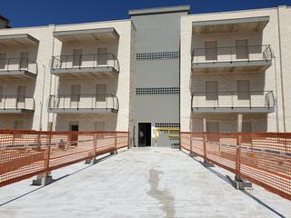 Disagi negli alloggi di via Grecia, la replica del sindaco di Trani: «Li avevamo previsti e comunicati, ma c'è la penale e l'impresa deve provvedere»