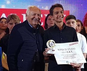 A 16 anni incanta il maestro Mogol con un suo inedito: il tranese Gabriele Zagaria trionfa al MusicGallery Puglia