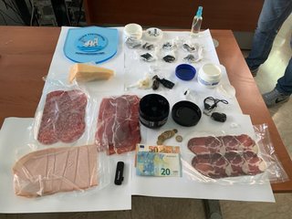 Poliziotto penitenziario arrestato nel carcere di Trani, i retroscena: da tempo coltivava rapporti con il padre del detenuto cui avrebbe dovuto passare la droga