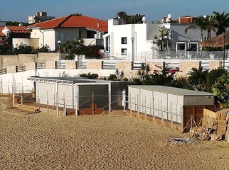 Spiagge libere con servizi e concessioni demaniali estive, Di Lernia e Branà (M5s Trani): «Perché le strutture amovibili non sono state ancora rimosse?»