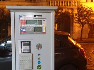 Fine della sosta estiva sul lungomare, tre parcometri trasferiti nel centro di Trani: ecco dove