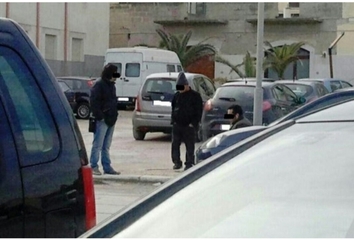 Parcheggiatori abusivi, il M5S: «Anche dove ci sono i parcometri regna l'illegalità»