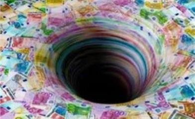 Riconosciuti altri debiti fuori bilancio per complessivi 130mila euro. E si torna a rimpiangere la casa di riposo chiusa da cinque anni