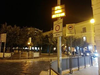 Trani, pronti i nuovi varchi elettronici. E, in piazza della Repubblica, nuovo display che annuncia il varco distante 50 metri