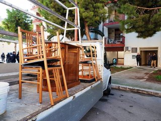 A Trani vige la legge della fiamma ossidrica: via Olanda, nuovamente occupata l'ex casa del nonnetto sgomberata un anno fa. Non è bastato blindarne l'accesso