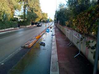 Trani, pista ciclabile di via Di Francia nuovamente danneggiata da veicolo fantasma: era stata riparata solo un mese fa