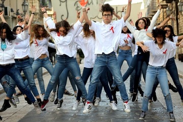 No alla violenza sulle donne, oggi il flash mob in via San Giorgio con gli studenti del Liceo De Sanctis