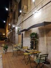 Ruote di biciclette trasformate in punti luce: l'associazione Suvenir illumina due strade per il Natale