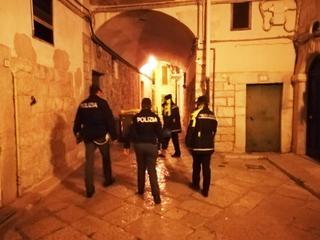 AGGIORNATO. Somministrazione di bevande nella notte a Trani, controlli sempre più diffusi di Polizia locale e di Stato. Il bilancio
