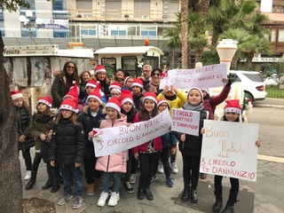 Scuola D'Annunzio, tour turistico con il trenino della felicità