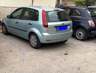 A Trani vola la sosta a pagamento ma scompaiono le strisce blu, ormai invisibili: proteste di chi non se ne accorge e viene multato