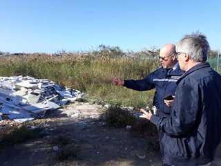 Lapidi abbandonate in contrada Ariscianne: denunciati due marmisti di Trani