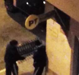 Trani, in largo Petrarca il secondo veglione di Capodanno è per strada: dodici ore di attesa per ritirare la pensione