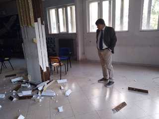 Atto vandalico alla scuola media Baldassarre: danneggiati sedie e banchi, non risultano furti o danni ingenti