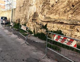 Messa in sicurezza della gradinata dello stadio di Trani, in via Giolitti divieto di sosta e fermata e senso unico alternato