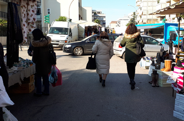 Poca sicurezza al mercato di Trani: mancano le transenne e le auto passano indisturbate. La denuncia di Unibat e CasAmbulanti: «L'amministrazione chiarisca»