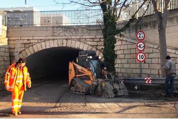 Riparazione strade di Trani, ripresi i lavori. Arriva l'asfalto sul tratto di via Malcangi incompleto da quasi un anno
