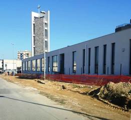 Via la recinzione, San Magno si svela al completo: fra un mese la consacrazione del nuovo complesso parrocchiale di Trani