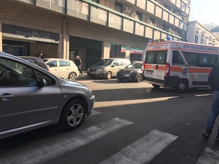 Trani, donna investita sulle strisce pedonali in via Malcangi: sul posto 118 e polizia locale